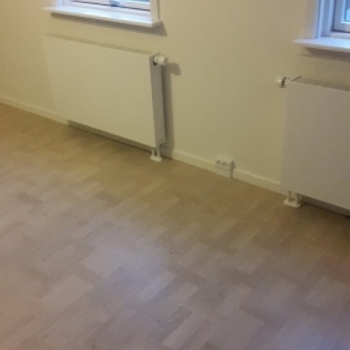 Radiatorer tilsluttet varmepumpe som en del af energieffektiv opvarmning