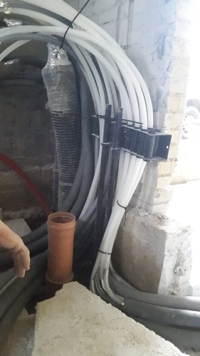 Rørføring og installation til varmepumpe udført som del af samlet varmeløsning